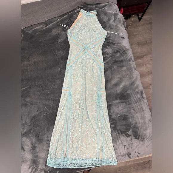 GUESS Beautiful baby blue lace maxi Dress. - Picture 4 of 8
